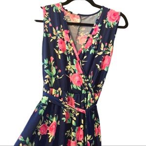 Sleeveless lightweight dress, v neck